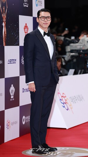 【フォト】ヒョンビン　ポマードヘア＋セクシー・タキシード姿＝青龍映画賞授賞式