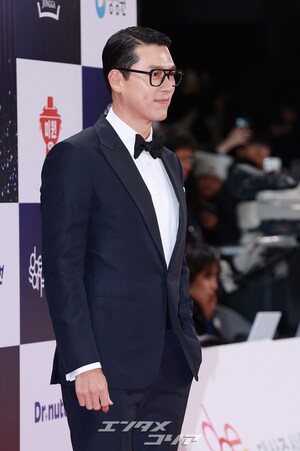 【フォト】ヒョンビン　ポマードヘア＋セクシー・タキシード姿＝青龍映画賞授賞式