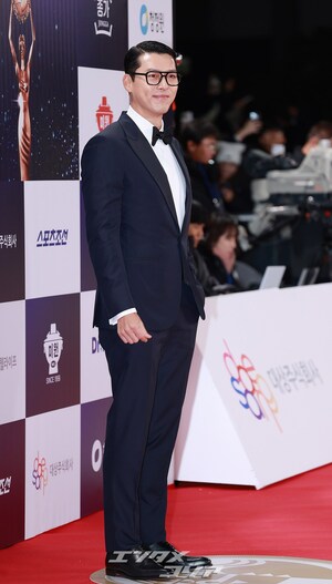 【フォト】ヒョンビン　ポマードヘア＋セクシー・タキシード姿＝青龍映画賞授賞式