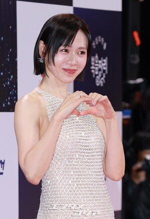 【フォト】ソン・イェジン　大胆コーデ…ショートボブ＋メッシュドレス