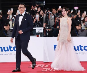 【フォト】ソン・イェジン＆ヒョンビン「青龍に現れた完璧ビジュアル夫婦」