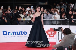 【フォト】キム・ソヒョン　愛らしいブラックスワン「プレゼンターを務めます」