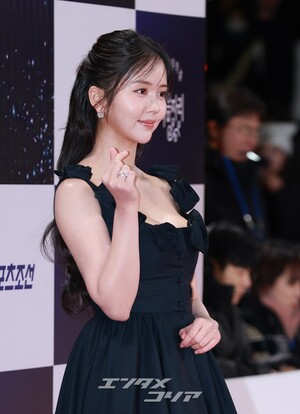 【フォト】キム・ソヒョン　愛らしいブラックスワン「プレゼンターを務めます」