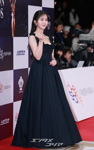 【フォト】キム・ソヒョン　愛らしいブラックスワン「プレゼンターを務めます」