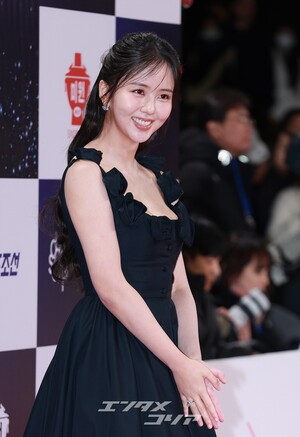 【フォト】キム・ソヒョン　愛らしいブラックスワン「プレゼンターを務めます」