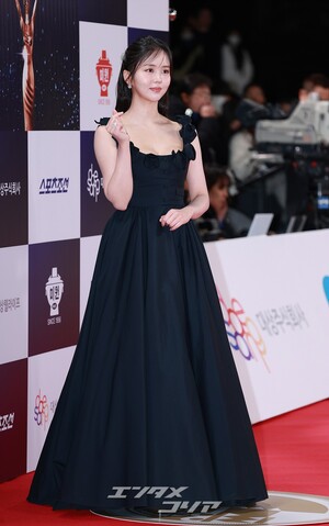 【フォト】キム・ソヒョン　愛らしいブラックスワン「プレゼンターを務めます」