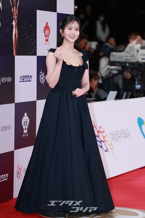 【フォト】キム・ソヒョン　愛らしいブラックスワン「プレゼンターを務めます」