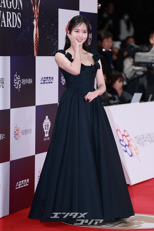 【フォト】キム・ソヒョン　愛らしいブラックスワン「プレゼンターを務めます」