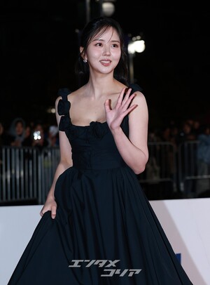 【フォト】キム・ソヒョン　愛らしいブラックスワン「プレゼンターを務めます」