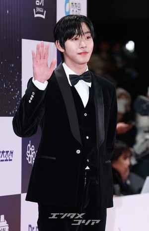 【フォト】アン・ヒョソプ　まぶしいタキシード…『KPOPガールズ！ デーモン・ハンターズ』ジヌ役ランウェイ