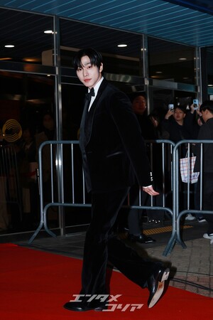 【フォト】アン・ヒョソプ　まぶしいタキシード…『KPOPガールズ！ デーモン・ハンターズ』ジヌ役ランウェイ