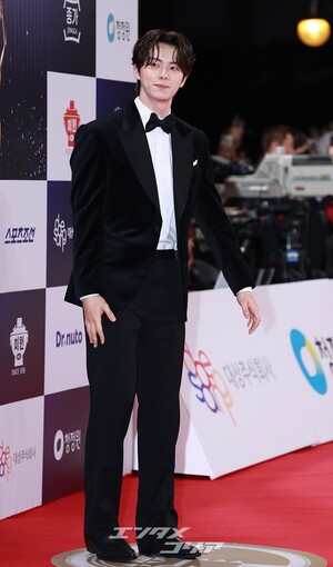 【フォト】イ・チェミン　青龍映画賞の「殿下」…みずみずしい魅力＋完璧スーツ姿