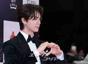 【フォト】イ・チェミン　青龍映画賞の「殿下」…みずみずしい魅力＋完璧スーツ姿