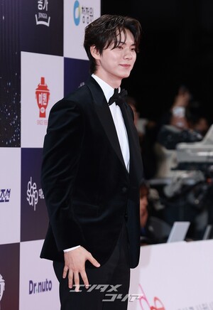 【フォト】イ・チェミン　青龍映画賞の「殿下」…みずみずしい魅力＋完璧スーツ姿