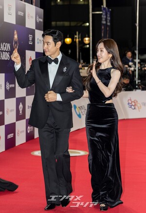 【フォト】イ・ジェフン＆ハン・ジミン「青龍映画賞を輝かせる2人のMC」