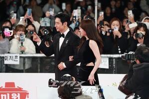 【フォト】イ・ジェフン＆ハン・ジミン「青龍映画賞を輝かせる2人のMC」