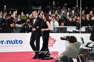 【フォト】イ・ジェフン＆ハン・ジミン「青龍映画賞を輝かせる2人のMC」