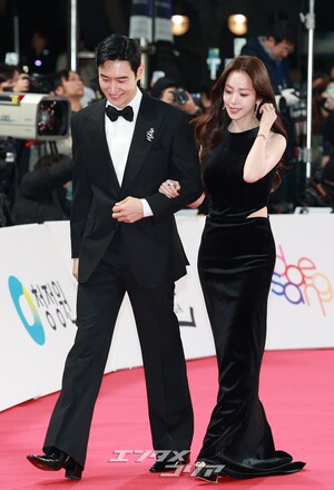 【フォト】イ・ジェフン＆ハン・ジミン「青龍映画賞を輝かせる2人のMC」