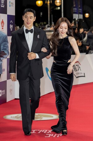 【フォト】イ・ジェフン＆ハン・ジミン「青龍映画賞を輝かせる2人のMC」