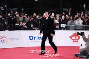 【フォト】キム・ソンチョル、カリスマあふれる眼差し＝青龍映画賞