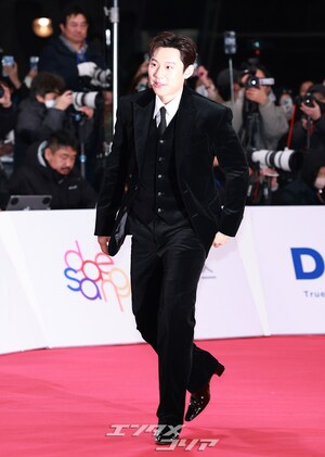 【フォト】キム・ソンチョル、カリスマあふれる眼差し＝青龍映画賞