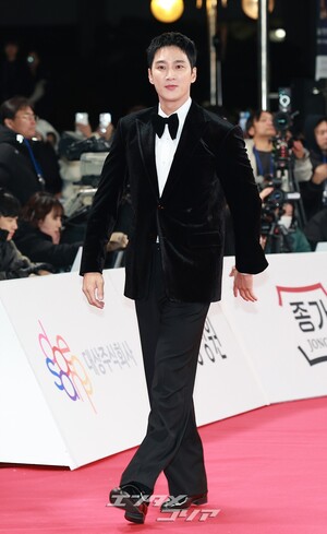 【フォト】ヒョンビン＆アン・ヒョソプ＆パク・ジニョン＆イ・チェミン＆アン・ボヒョン、まさに目の保養＝青龍映画賞