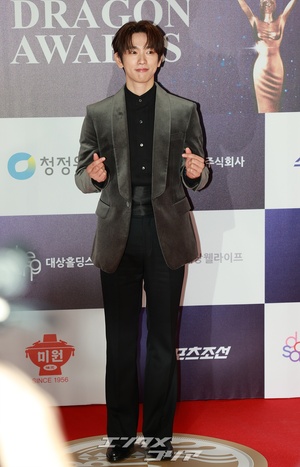 【フォト】パク・ジニョン、ダンディな魅力アピール＝青龍映画賞