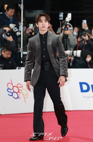 【フォト】パク・ジニョン、ダンディな魅力アピール＝青龍映画賞