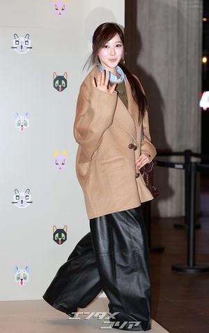 【フォト】aespaジゼル、ハーフコート＆レザーパンツで洗練された雰囲気ぷんぷん