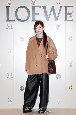 【フォト】aespaジゼル、ハーフコート＆レザーパンツで洗練された雰囲気ぷんぷん