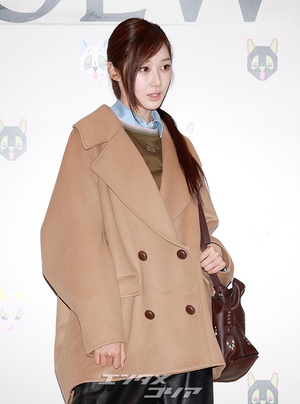 【フォト】aespaジゼル、ハーフコート＆レザーパンツで洗練された雰囲気ぷんぷん