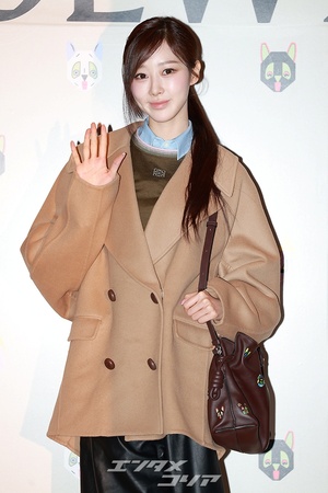 【フォト】aespaジゼル、ハーフコート＆レザーパンツで洗練された雰囲気ぷんぷん