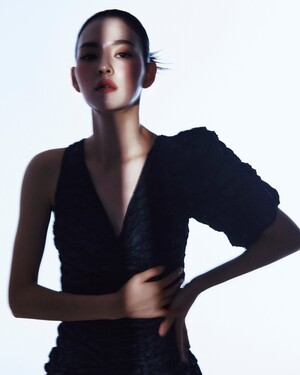 【フォト】キム・ユネ、新妻の控えめなカリスマ…みずみずしい雰囲気の女神