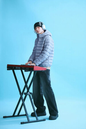 【フォト】MONSTA Xキヒョン、雪遊びするさわやかな少年