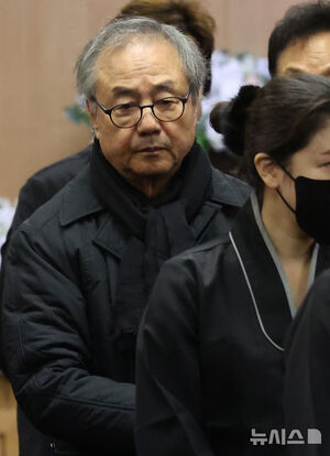 【フォト】ベテラン俳優イ・スンジェさんの告別式　参列したスターたち