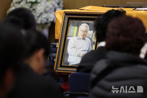 【フォト】ベテラン俳優イ・スンジェさんの告別式　参列したスターたち