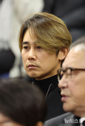 【フォト】ベテラン俳優イ・スンジェさんの告別式　参列したスターたち