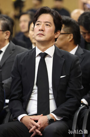 【フォト】ベテラン俳優イ・スンジェさんの告別式　参列したスターたち