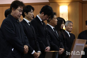 【フォト】ベテラン俳優イ・スンジェさんの告別式　参列したスターたち