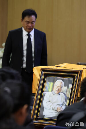 【フォト】ベテラン俳優イ・スンジェさんの告別式　参列したスターたち