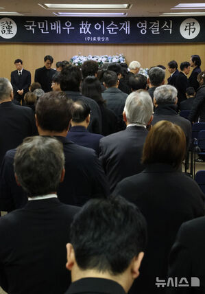 【フォト】ベテラン俳優イ・スンジェさんの告別式　参列したスターたち