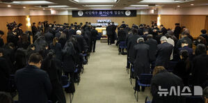 【フォト】ベテラン俳優イ・スンジェさんの告別式　参列したスターたち