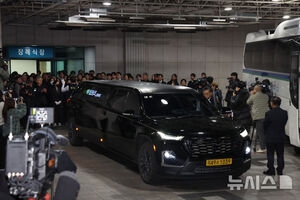 【フォト】故イ・スンジェさん告別式「空に昇った輝く大きな星」