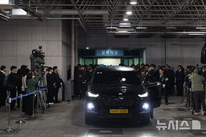 【フォト】故イ・スンジェさん告別式「空に昇った輝く大きな星」