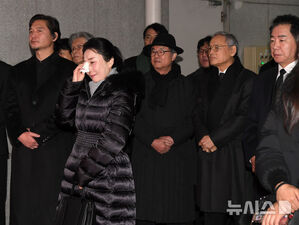 【フォト】故イ・スンジェさん告別式「空に昇った輝く大きな星」