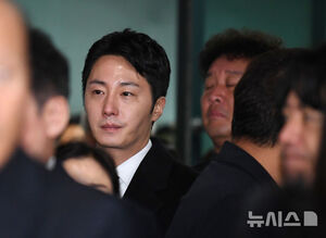 【フォト】故イ・スンジェさん告別式「空に昇った輝く大きな星」