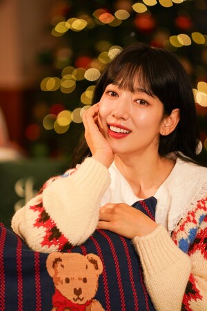 パク・シネ、キュート過ぎるクリスマスの妖精…没カットのない「グラビアの匠」