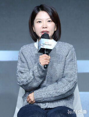 【フォト】ポーズを取る『白と黒のスプーン～料理階級戦争～2』の出演者＆制作陣