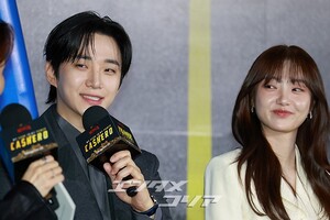 【フォト】和気あいあいとした雰囲気でインタビューに臨む『CASHERO』のキャストたち