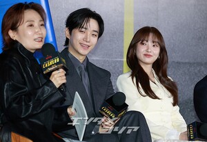 【フォト】和気あいあいとした雰囲気でインタビューに臨む『CASHERO』のキャストたち